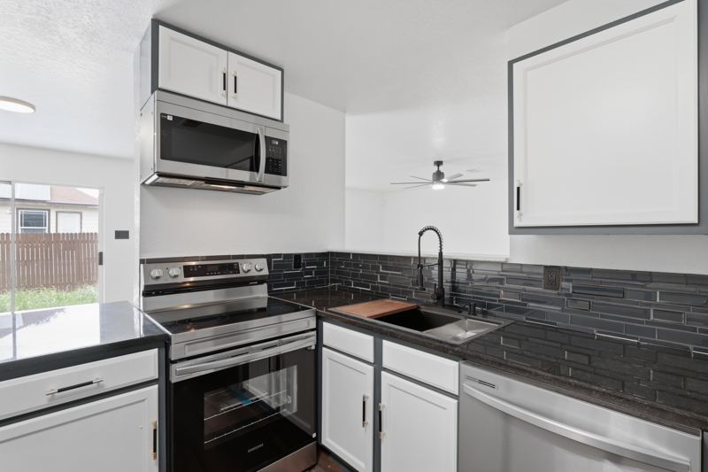 Range and backsplash